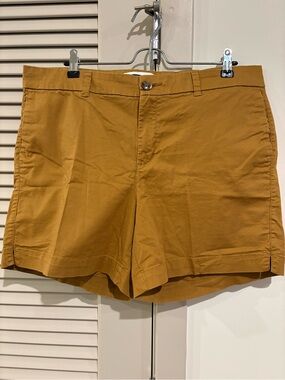 Old Navy Women’s Dark Khaki Everyday Shorts* Sz. 14